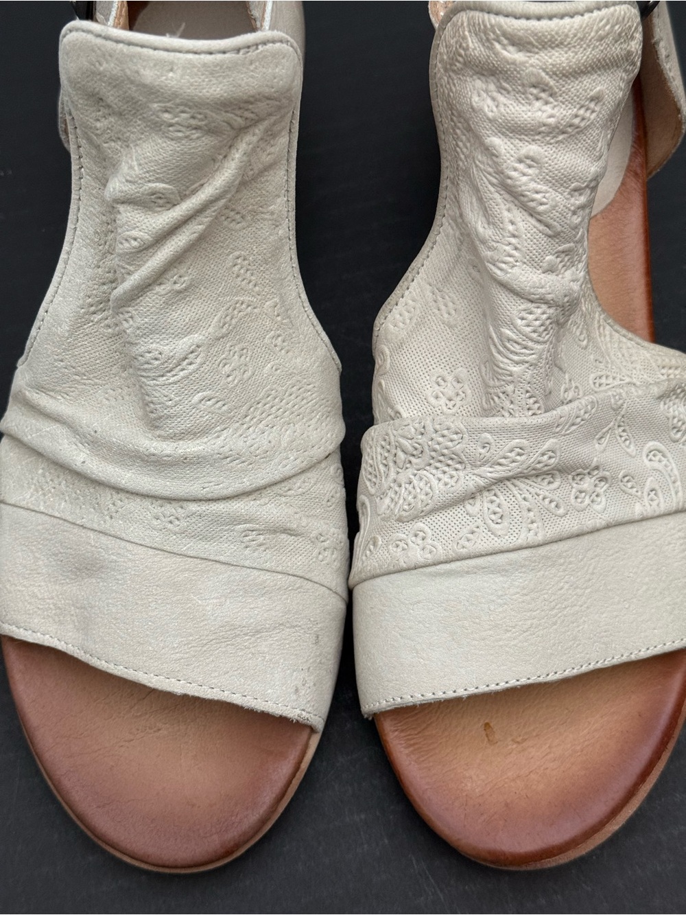Miz Mooz Cream Leather Open-Toe Sandals Size 41 or 10 - Picture 11 of 11